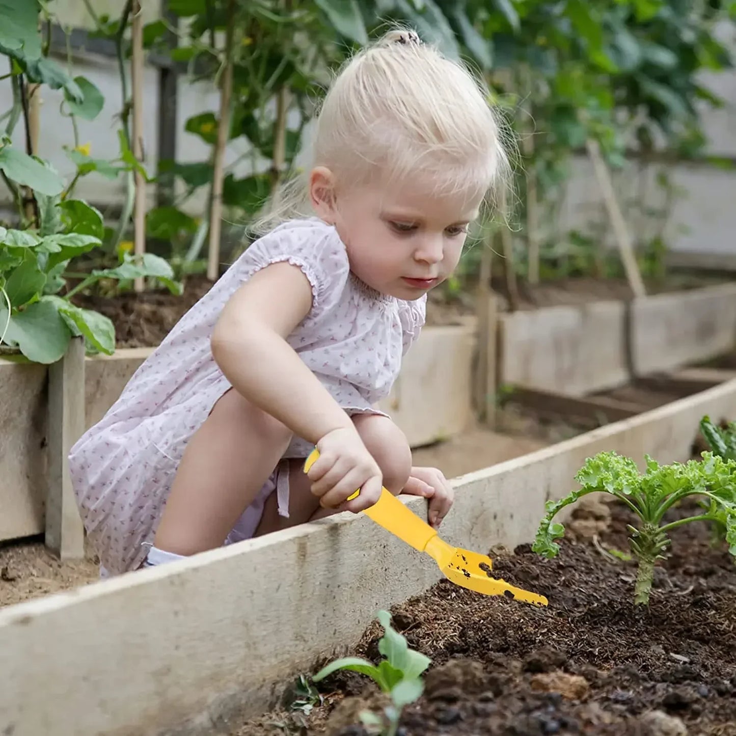 Bunte Kinder-Gartengeräte