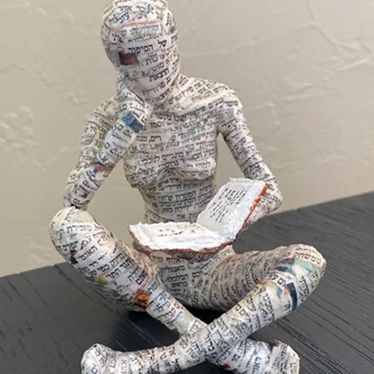 Abstrakte Skulptur & Yoga-Figur